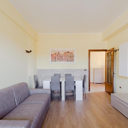 Le Rondini Apartment, 5 Persone, 2 Balconi, Policlinico Tor Vergata E Casilino ローマ エクステリア 写真